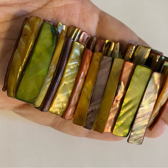 Multicolor Shell Bracelet - Picture 7 of 7